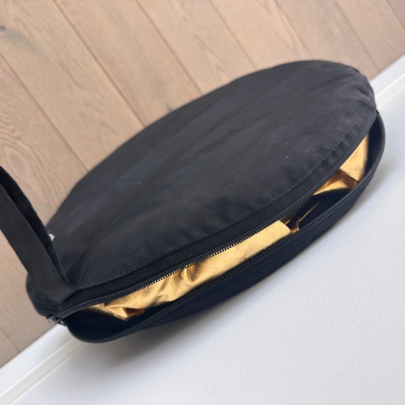 Photography - Light Reflector Light Diffuser - Gold - 42 Inches Diameter - Picture 5 of 7